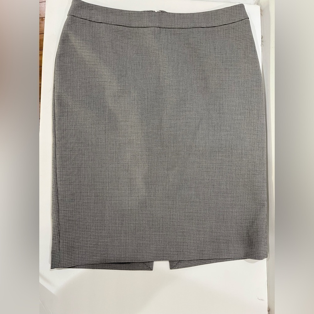 White House black Market plaid pin skirt courier Gray black sz 8